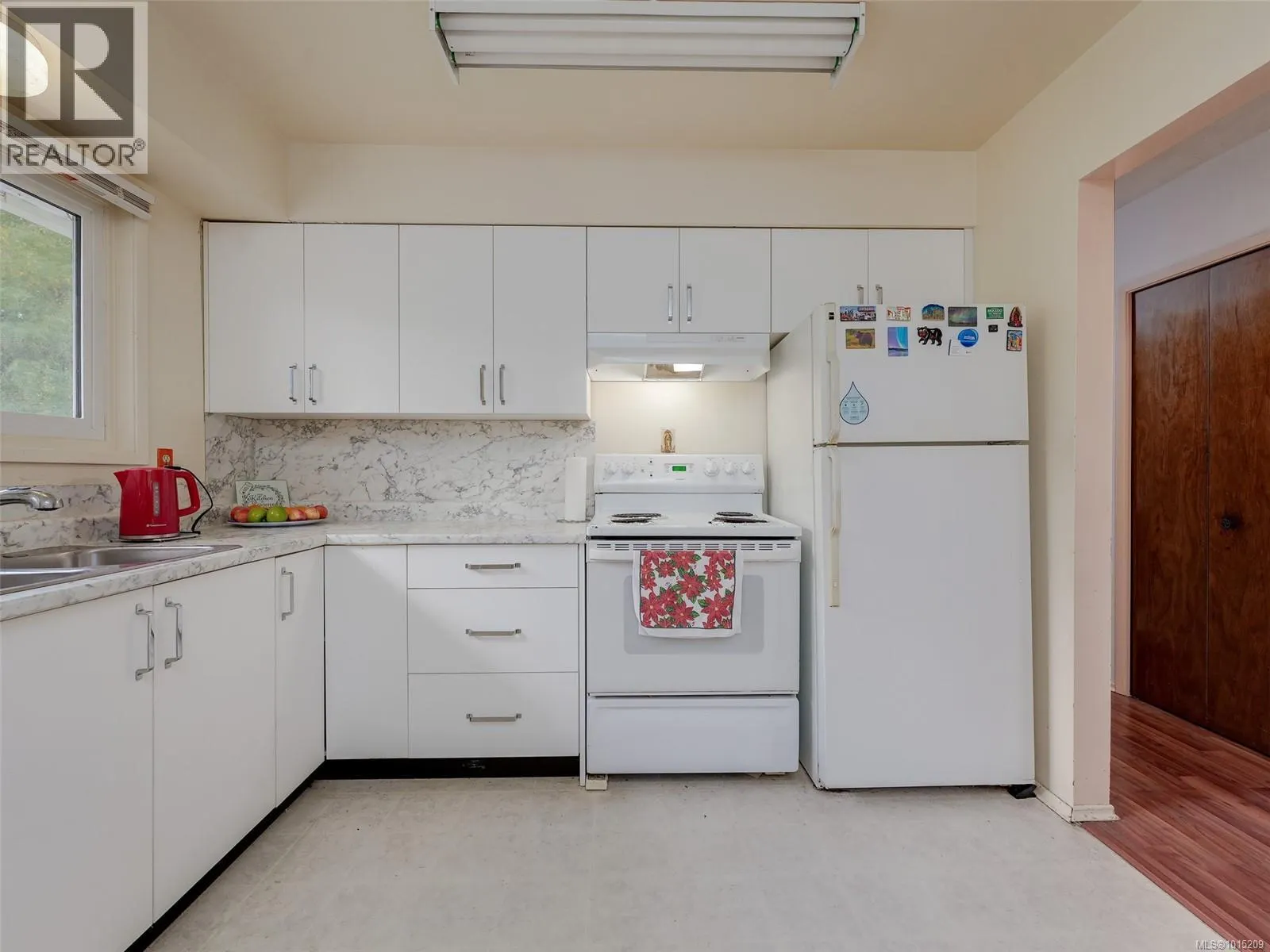 915 Rowils Cres