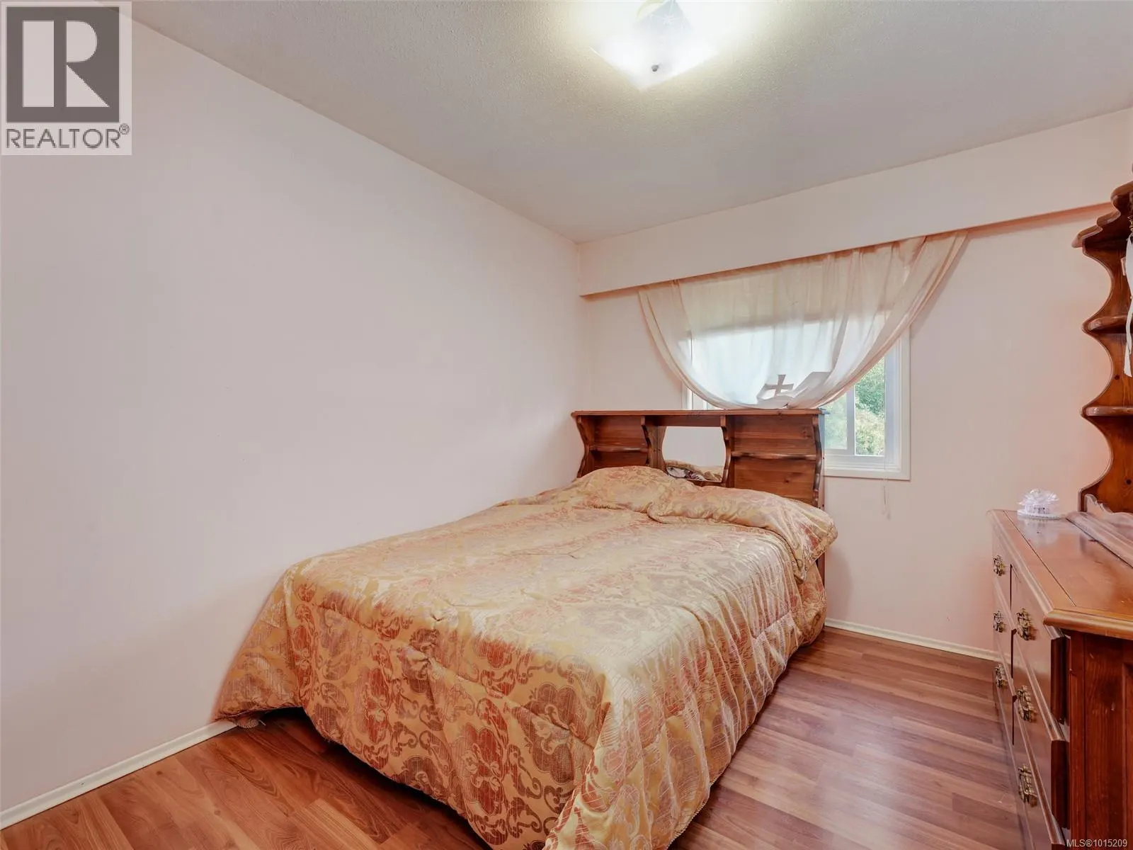 915 Rowils Cres