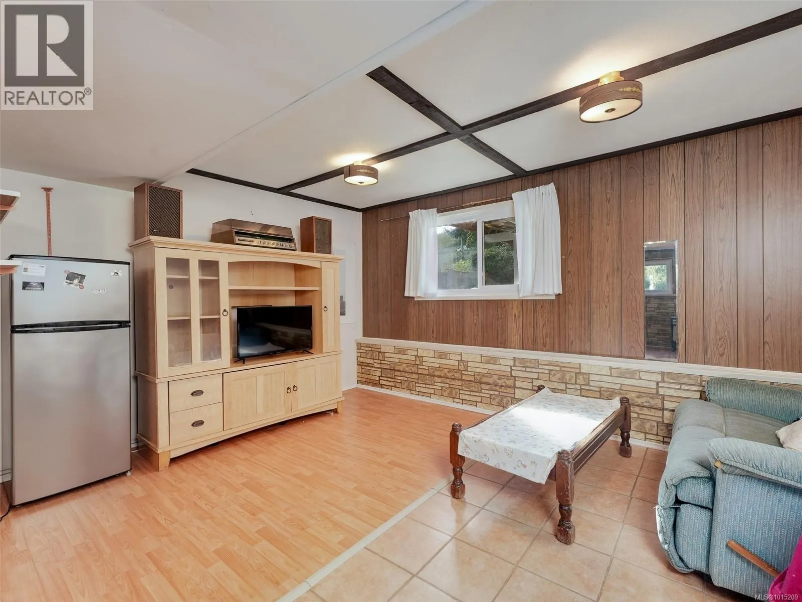 915 Rowils Cres