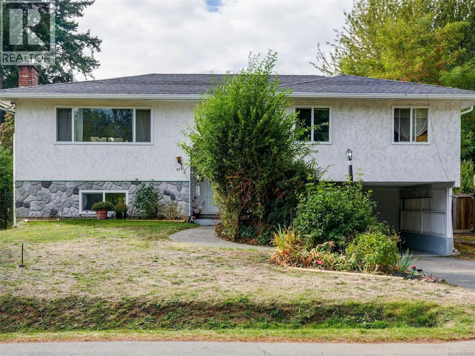 915 Rowils Cres