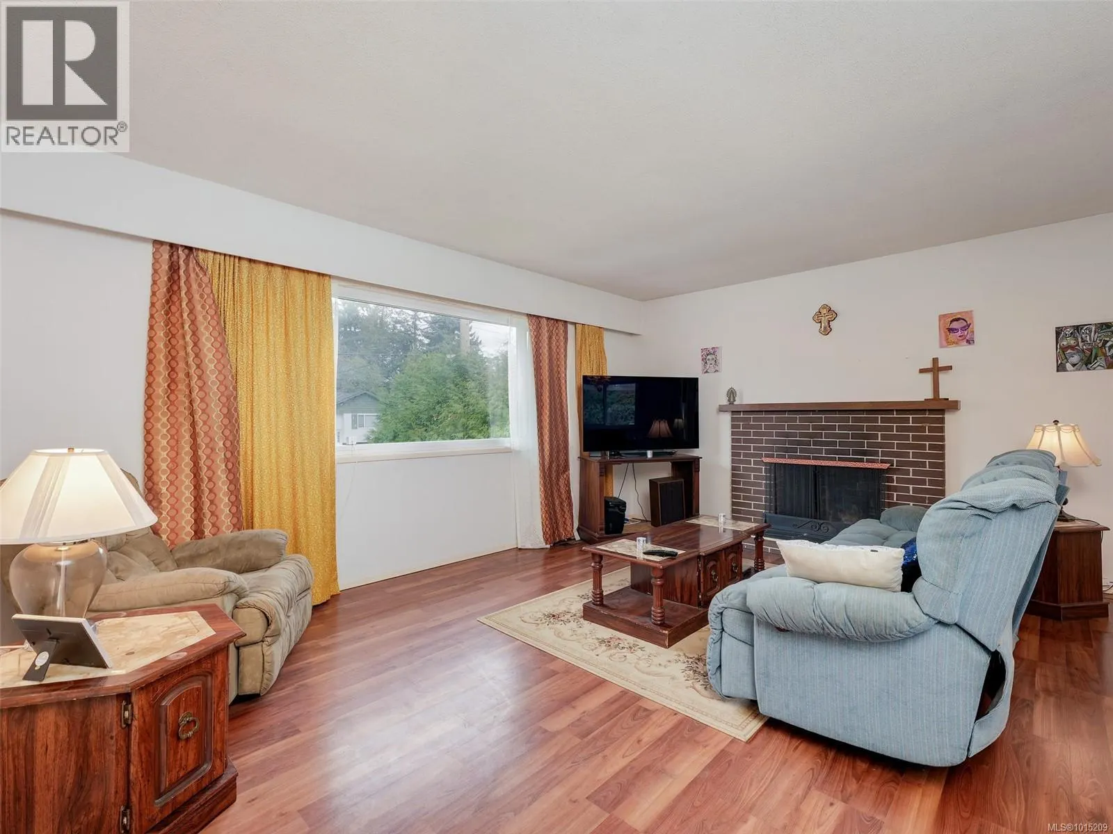 915 Rowils Cres