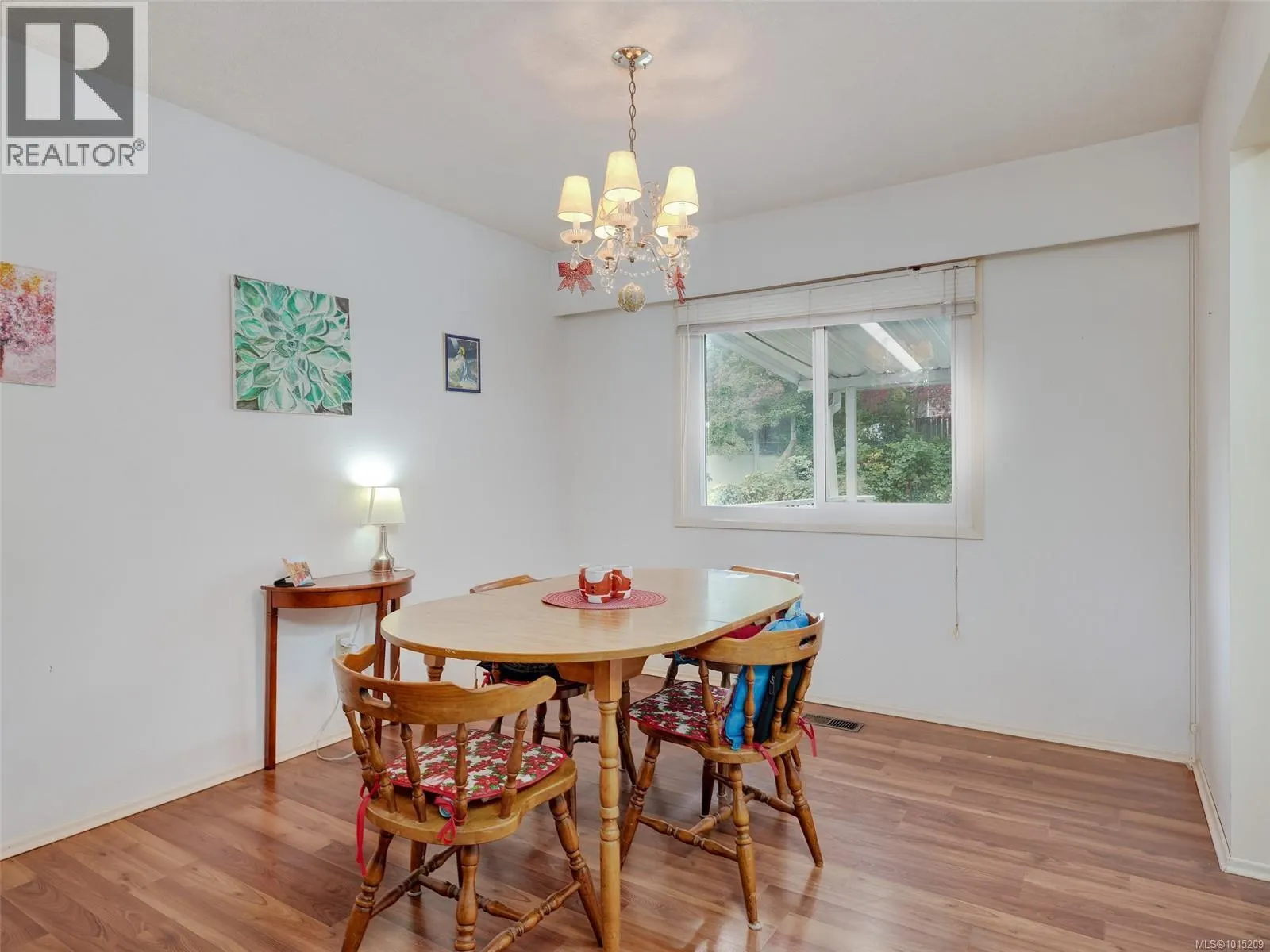 915 Rowils Cres