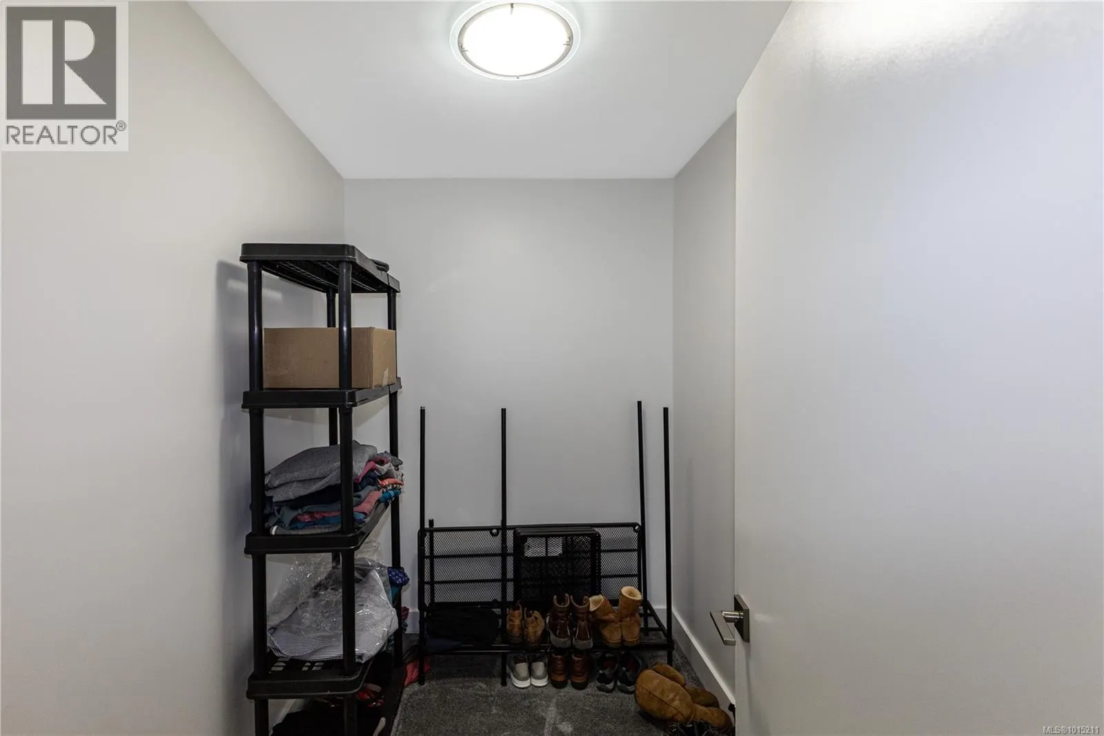 953 Holm Rd