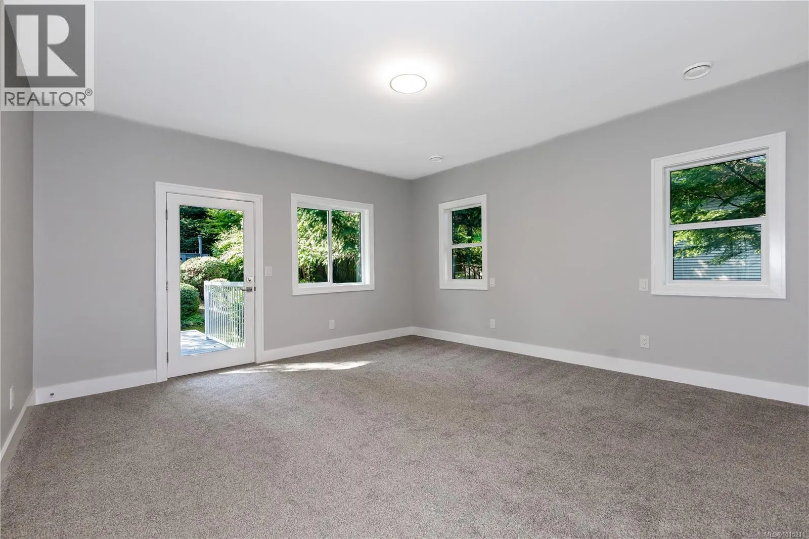 953 Holm Rd