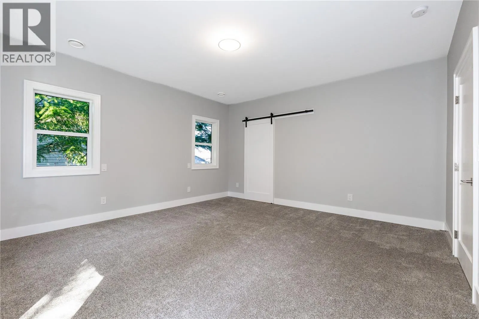 953 Holm Rd