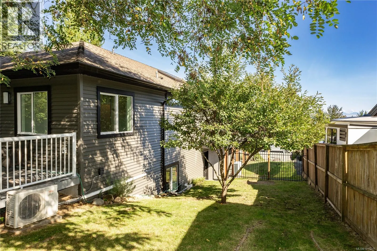953 Holm Rd