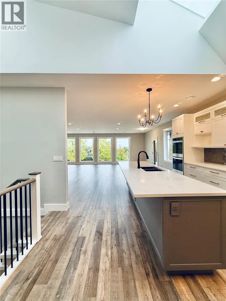 953 Holm Rd