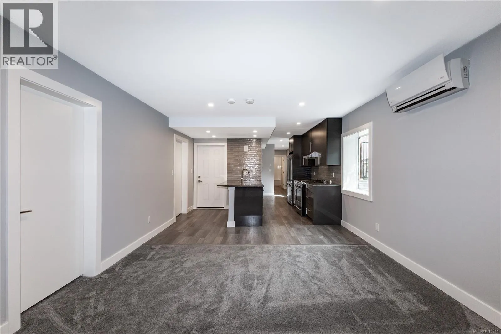 953 Holm Rd