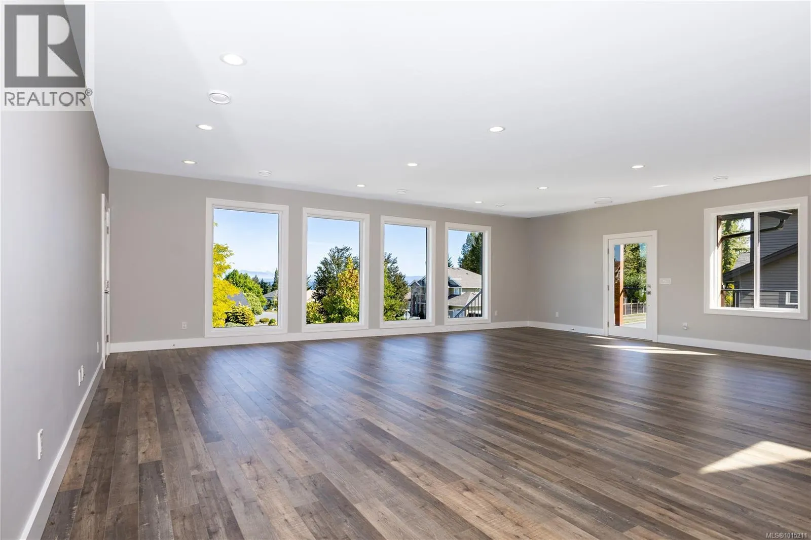 953 Holm Rd