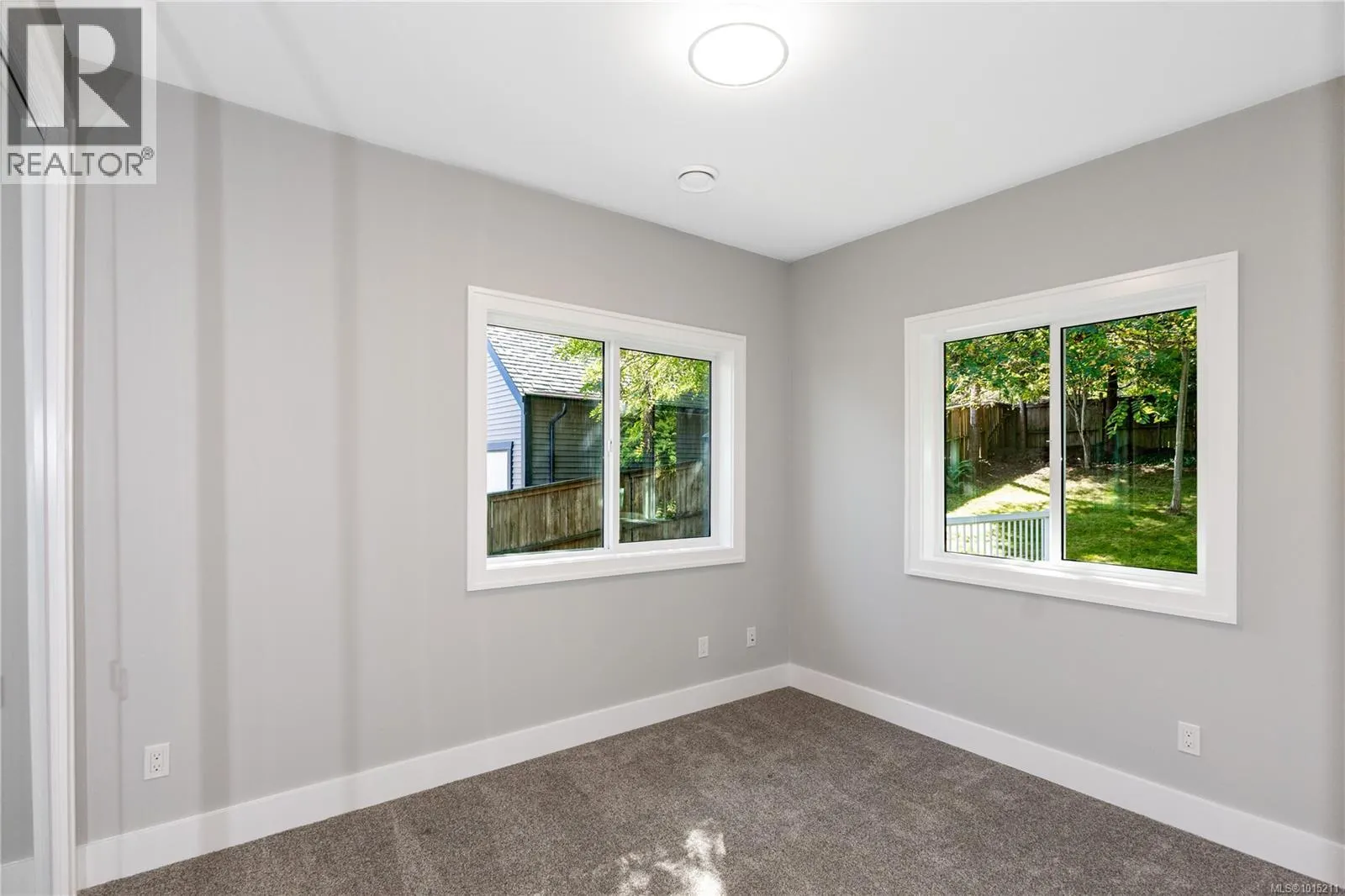 953 Holm Rd