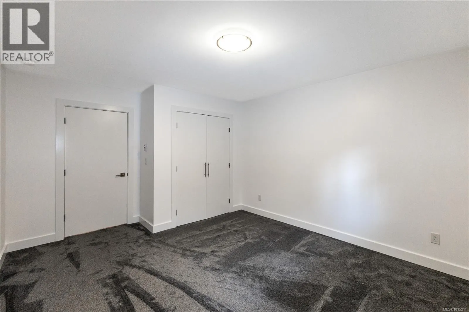 953 Holm Rd