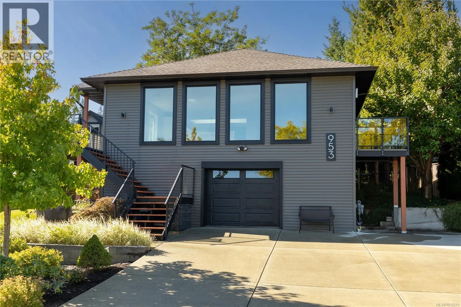 953 Holm Rd