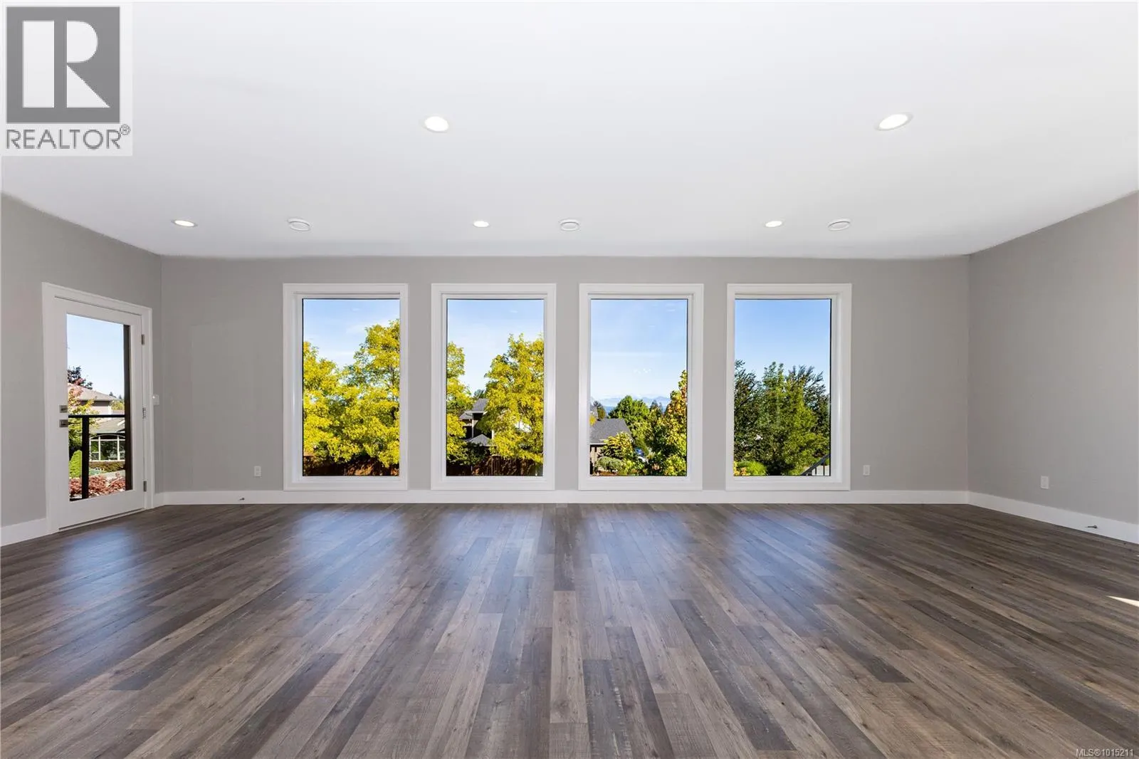 953 Holm Rd