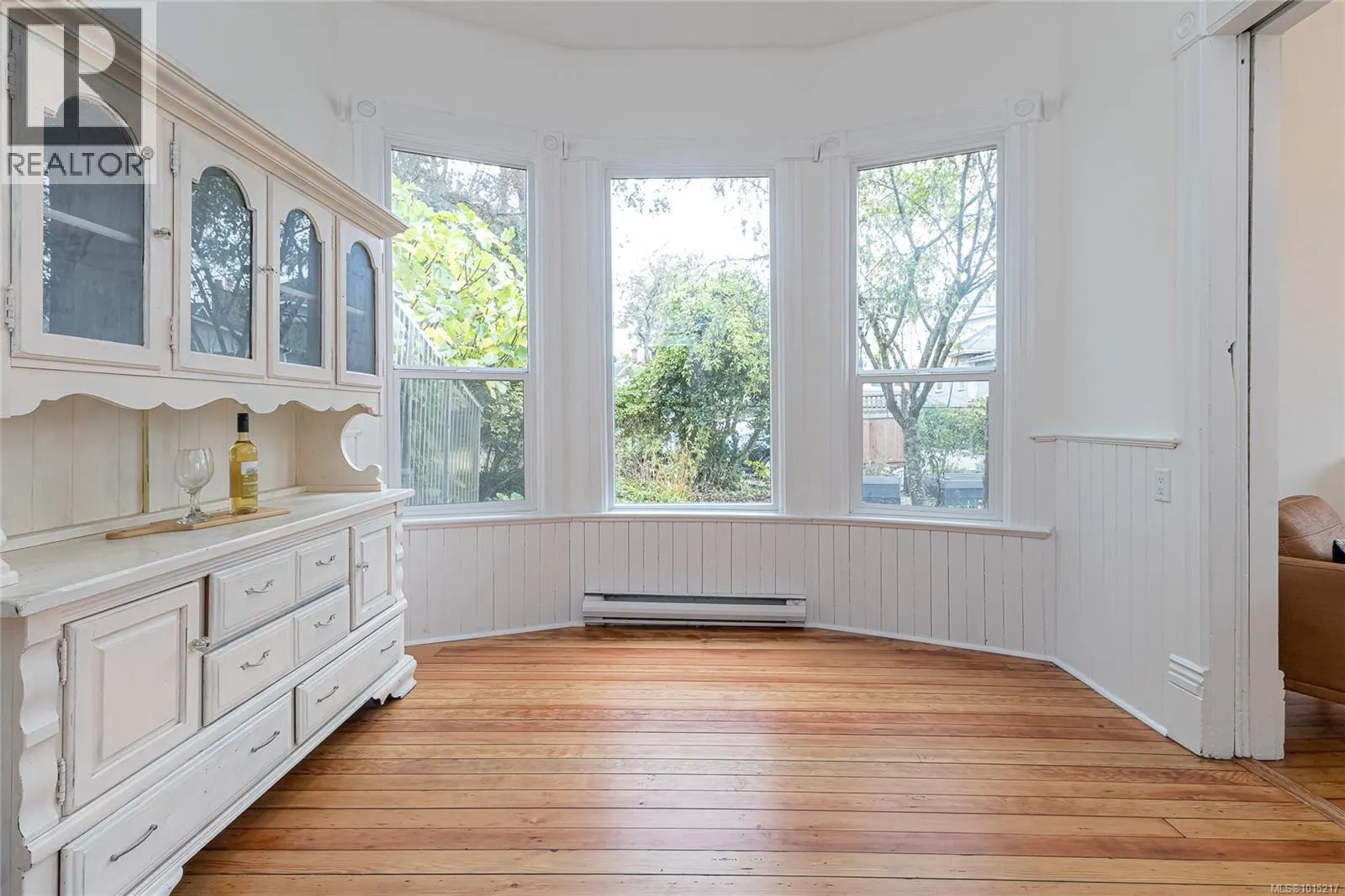 2001 Cameron St