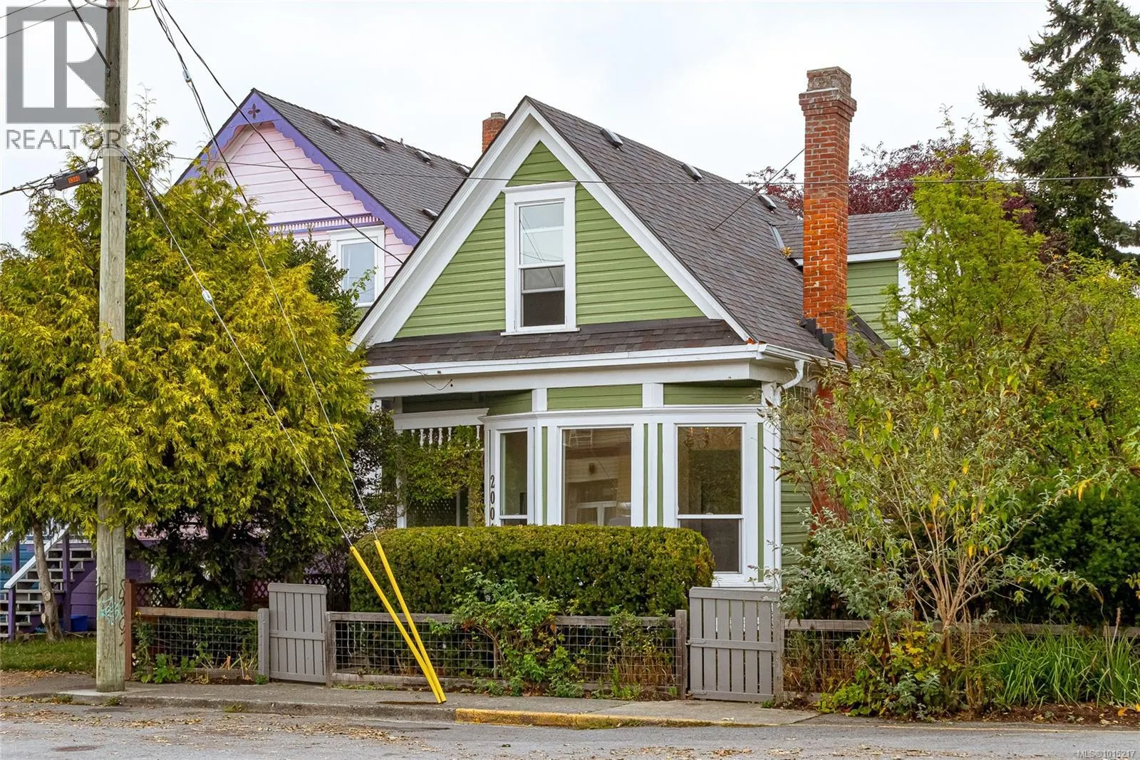 2001 Cameron St