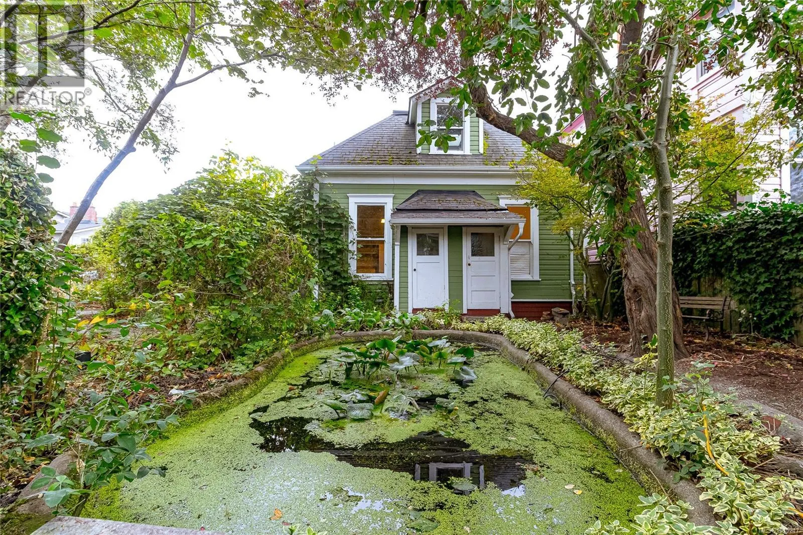 2001 Cameron St
