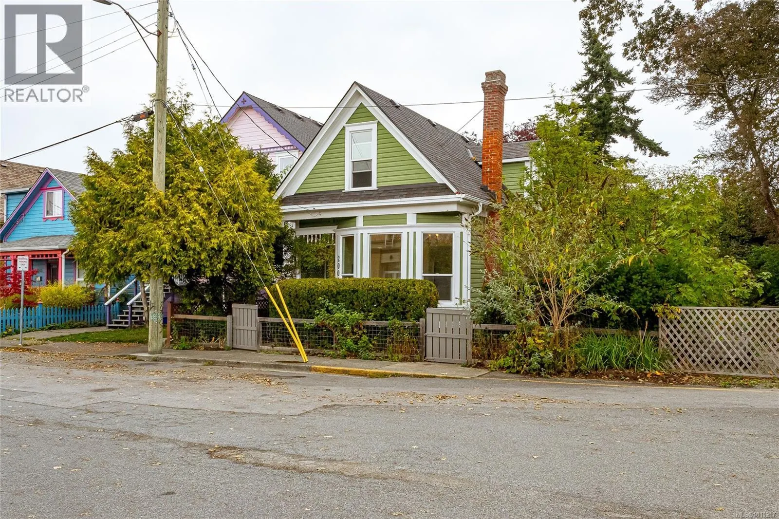 2001 Cameron St