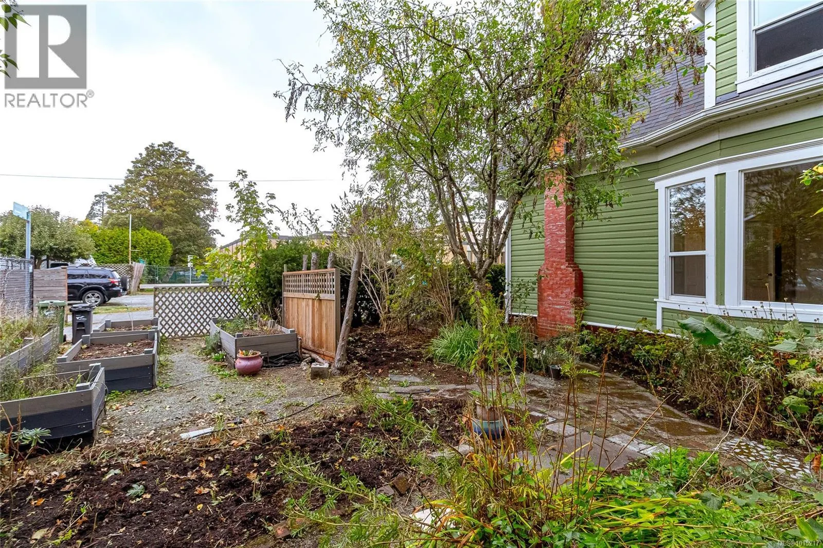 2001 Cameron St