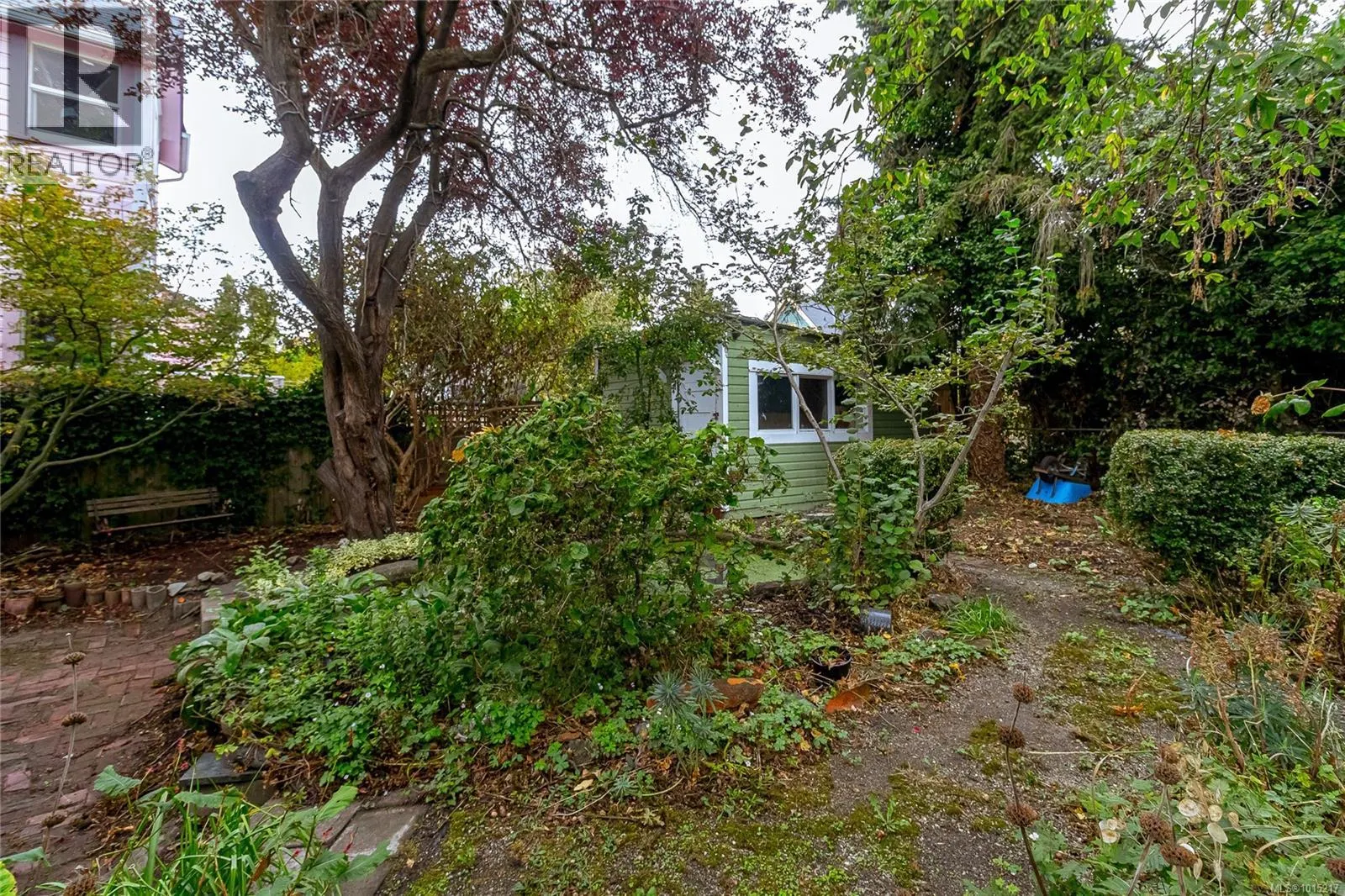2001 Cameron St