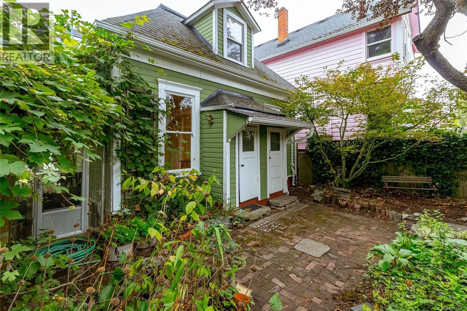 2001 Cameron St