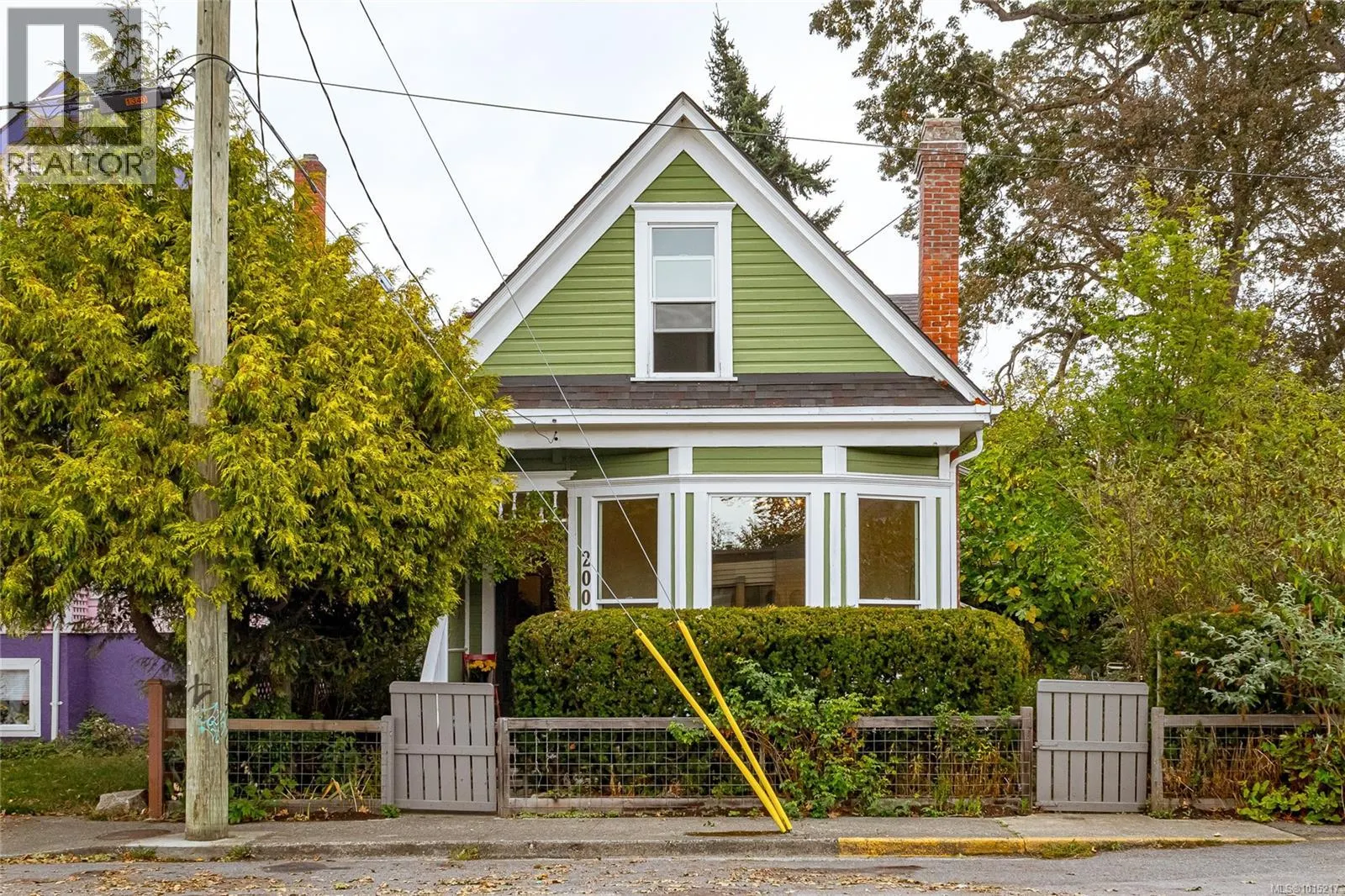 2001 Cameron St