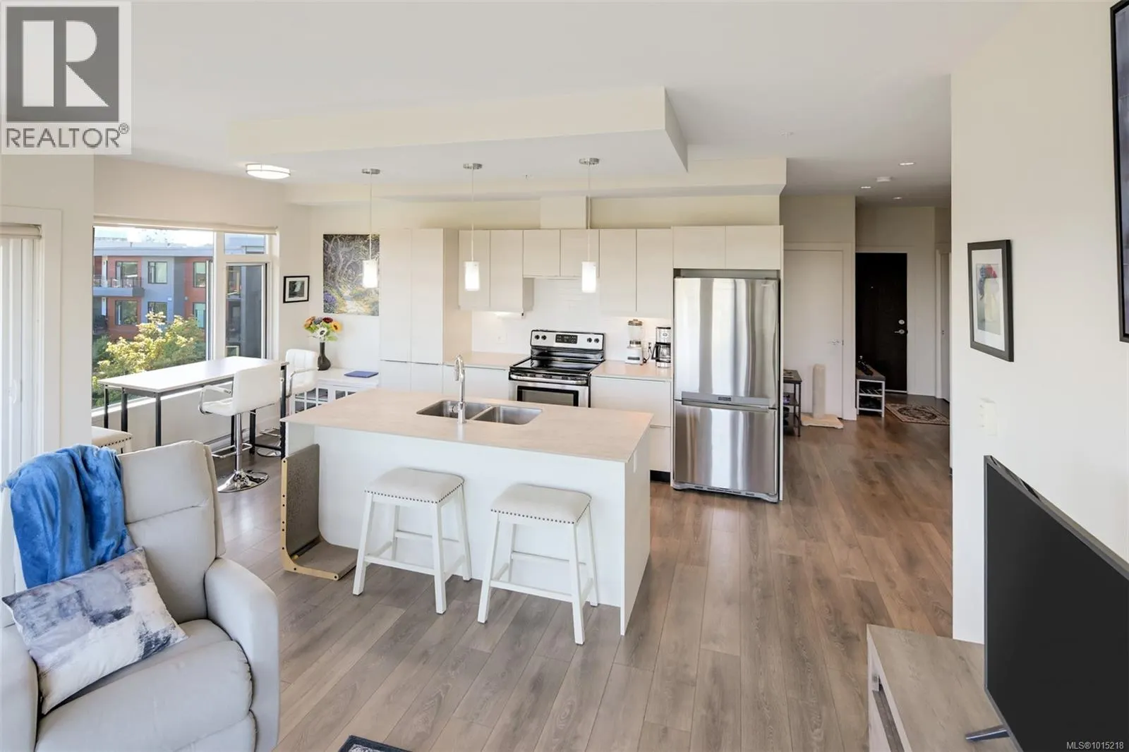407 3815 Rowland Ave