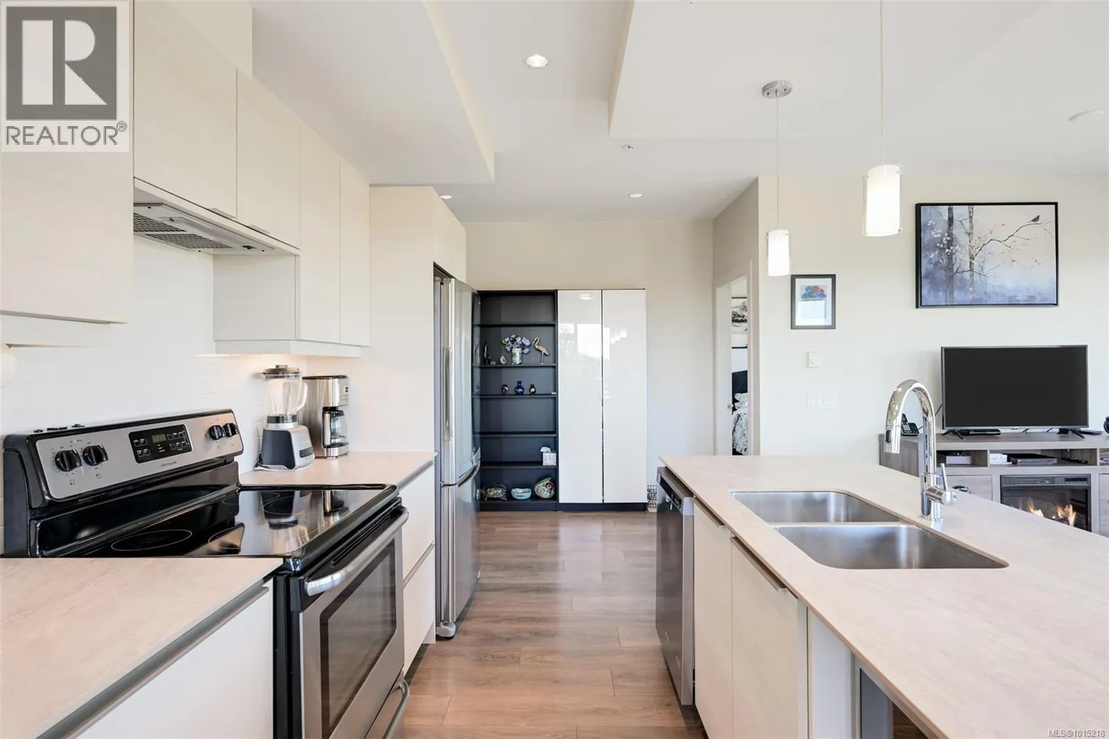 407 3815 Rowland Ave