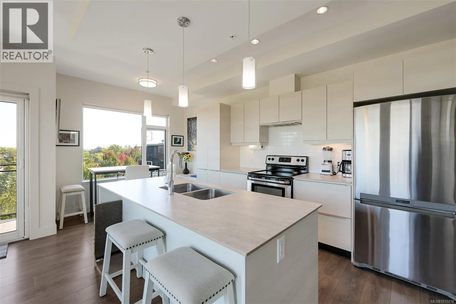 407 3815 Rowland Ave