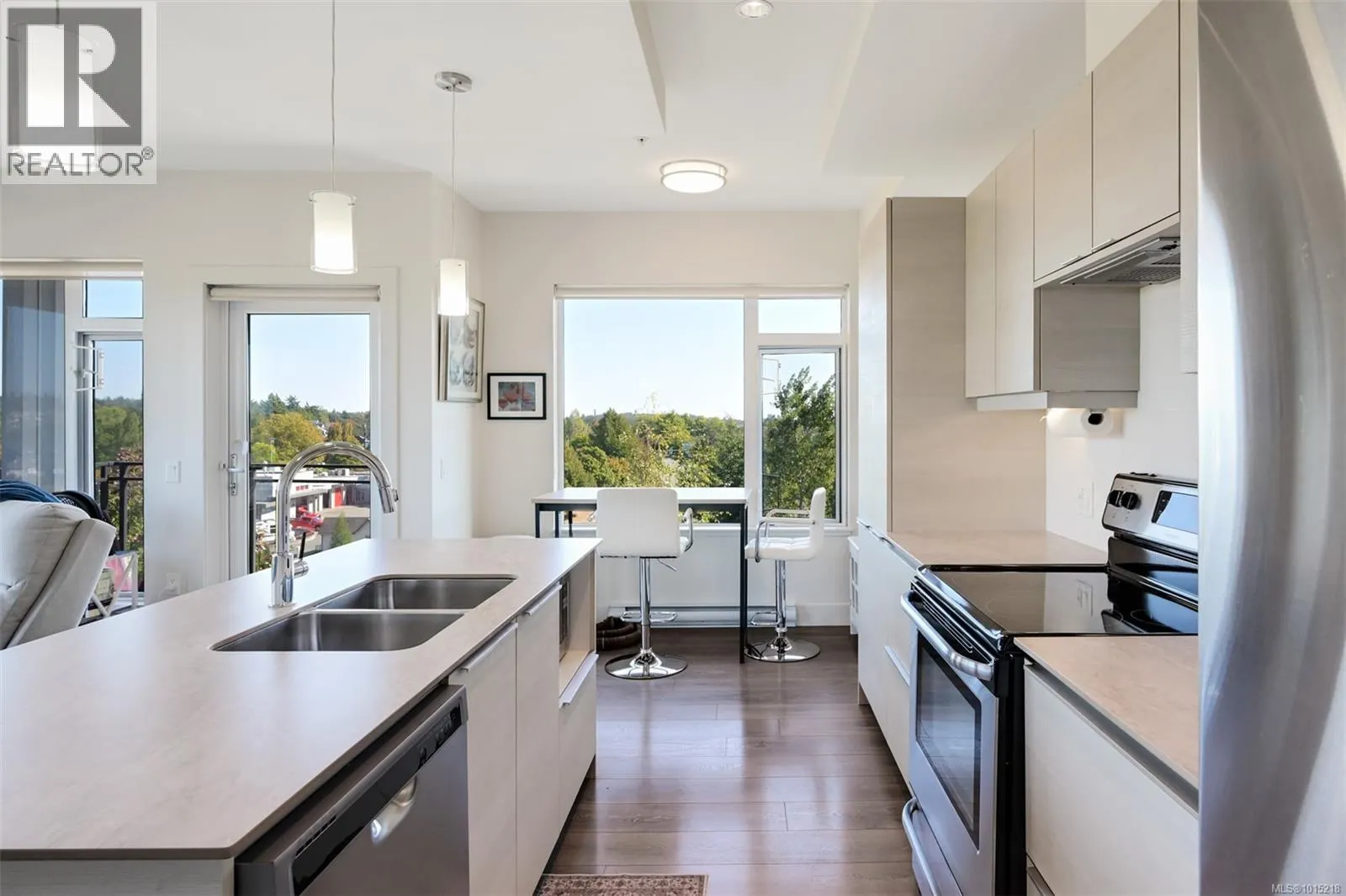 407 3815 Rowland Ave
