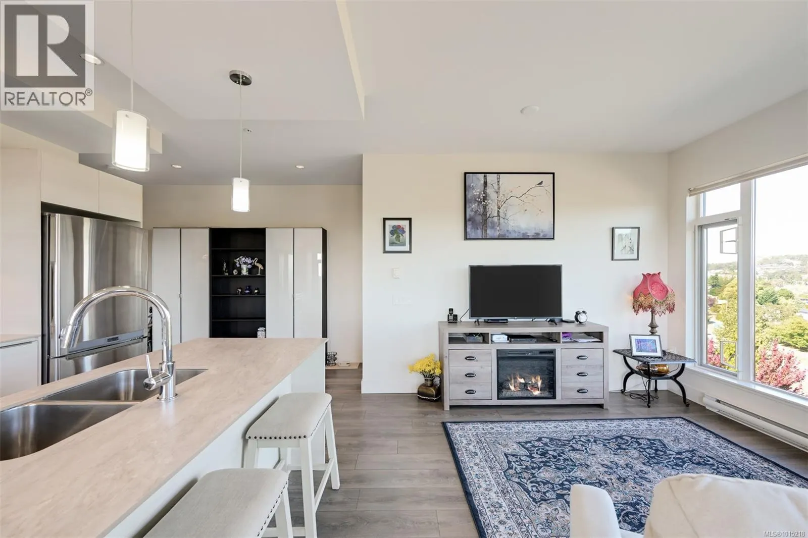 407 3815 Rowland Ave