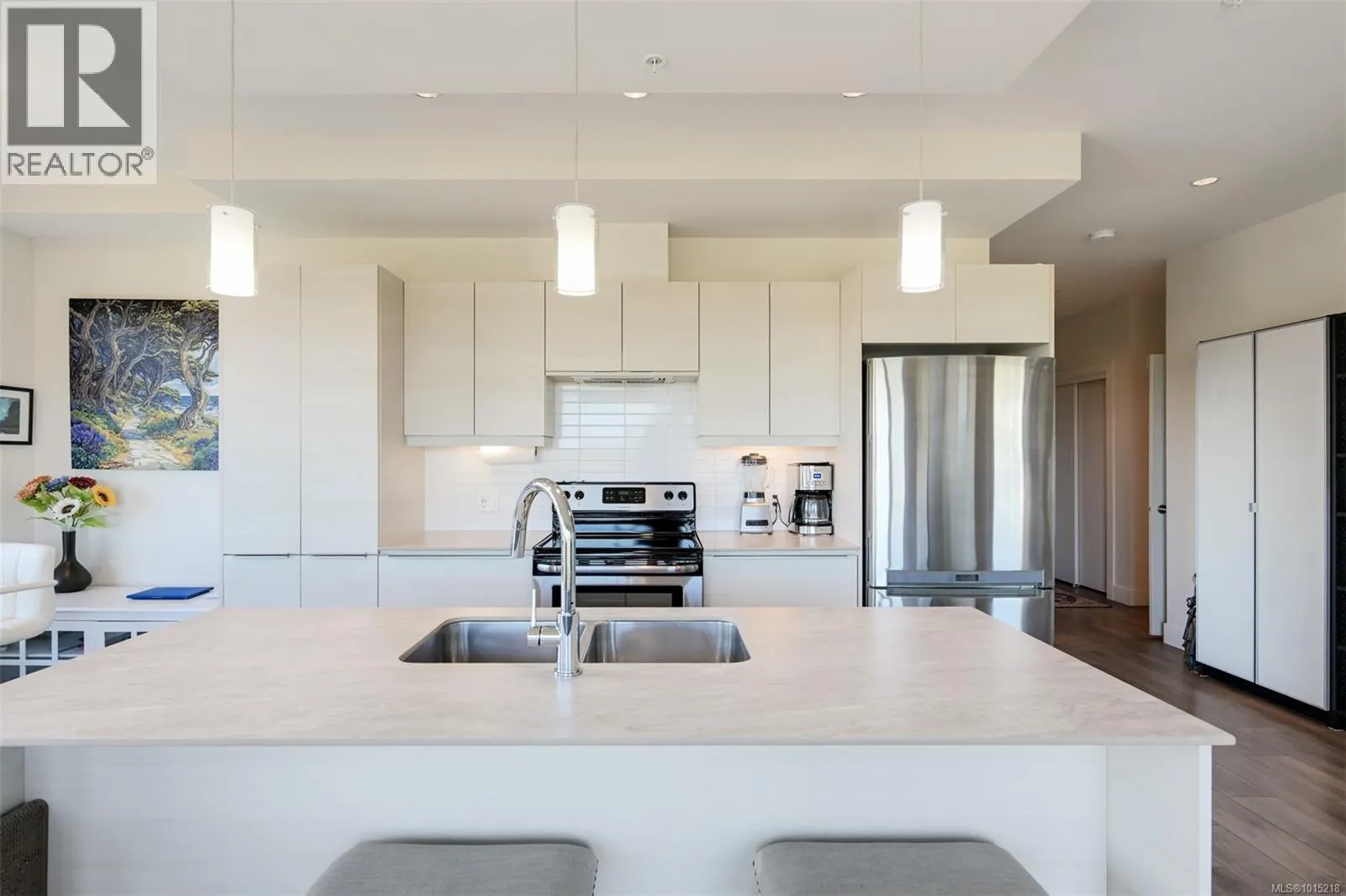407 3815 Rowland Ave