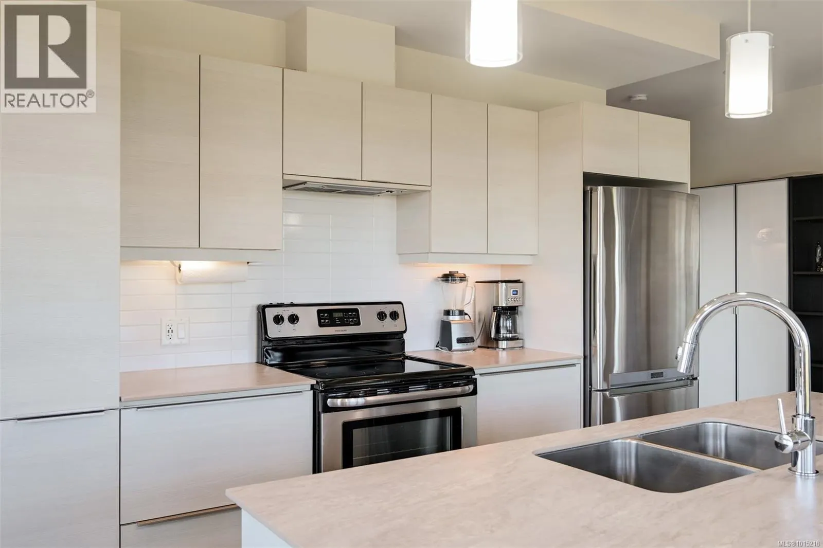 407 3815 Rowland Ave