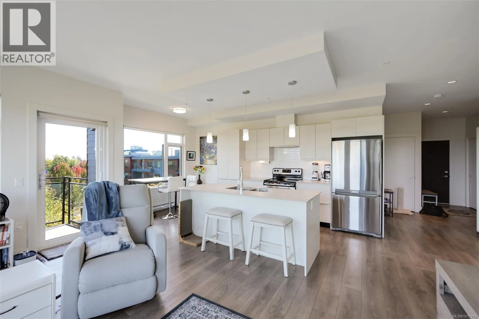 407 3815 Rowland Ave