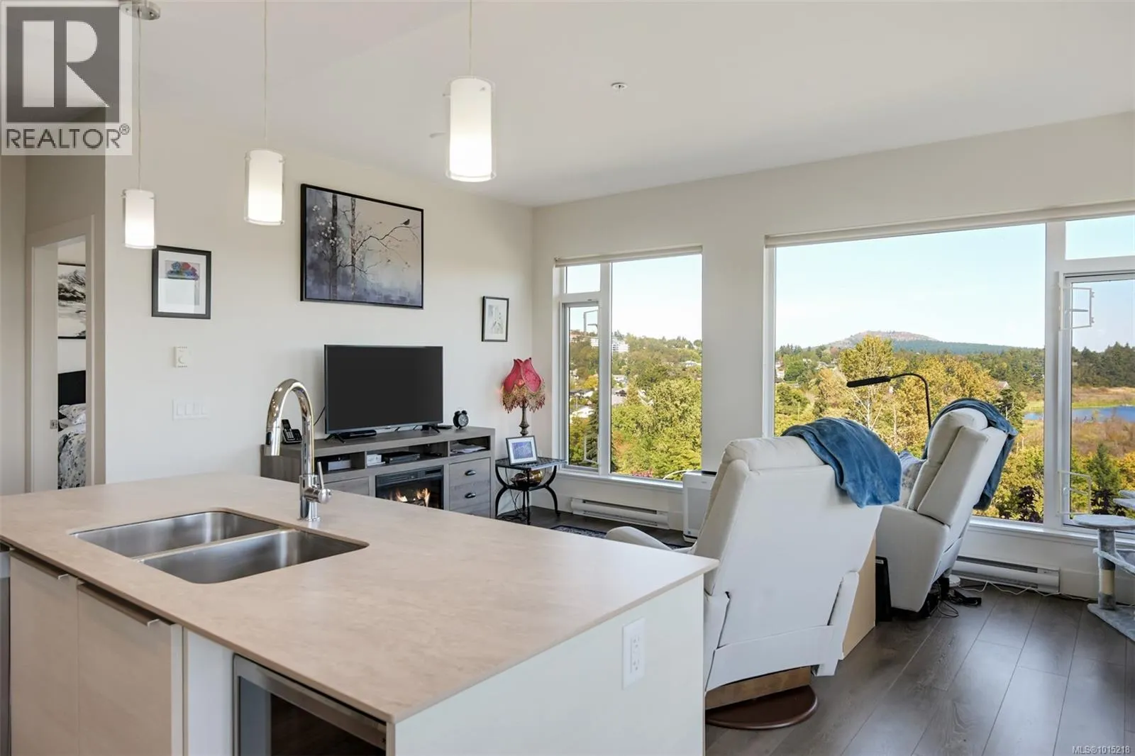 407 3815 Rowland Ave