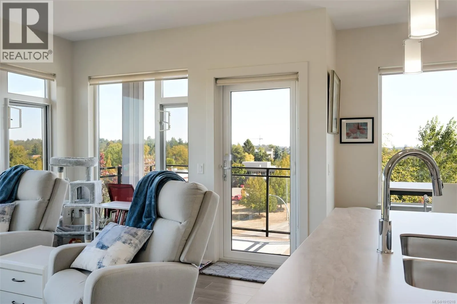 407 3815 Rowland Ave