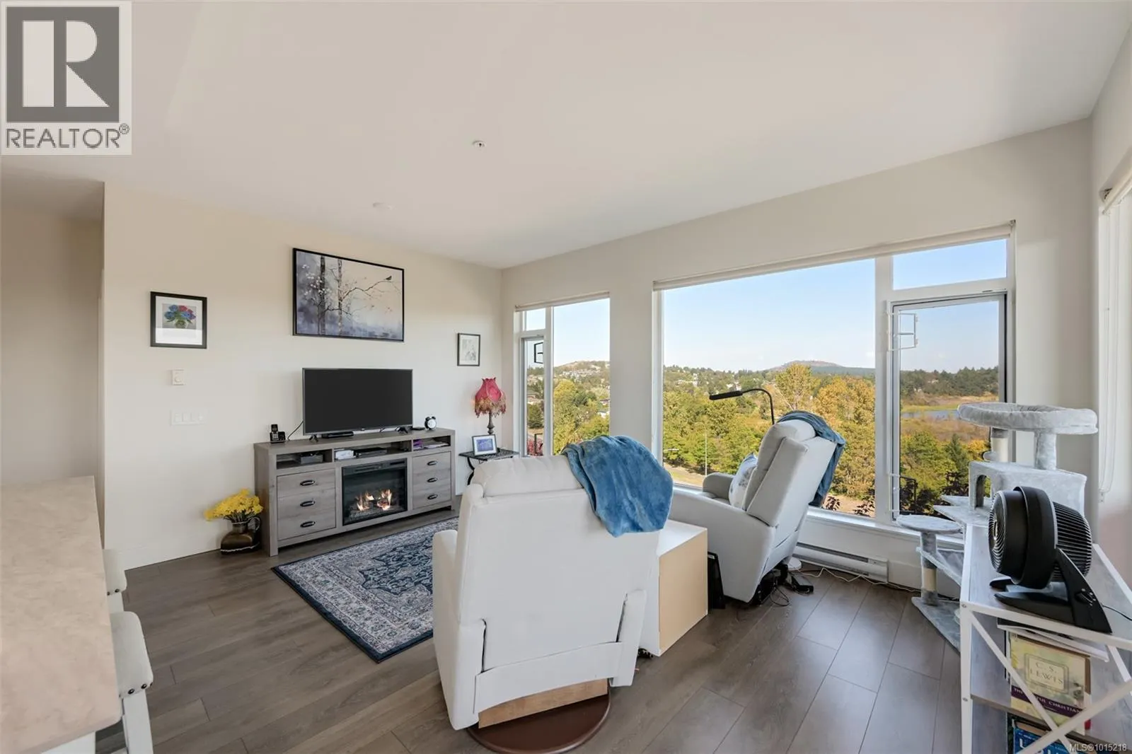 407 3815 Rowland Ave