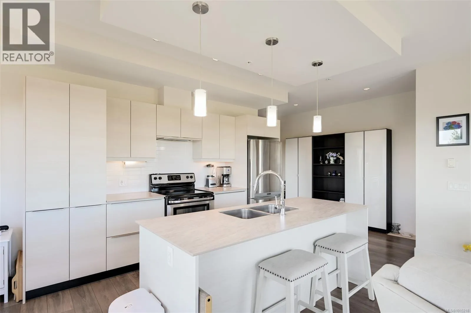 407 3815 Rowland Ave