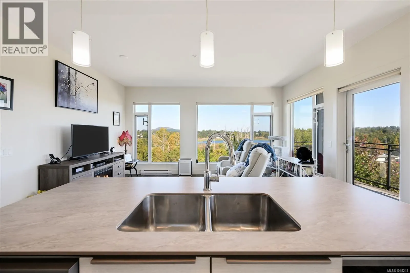 407 3815 Rowland Ave