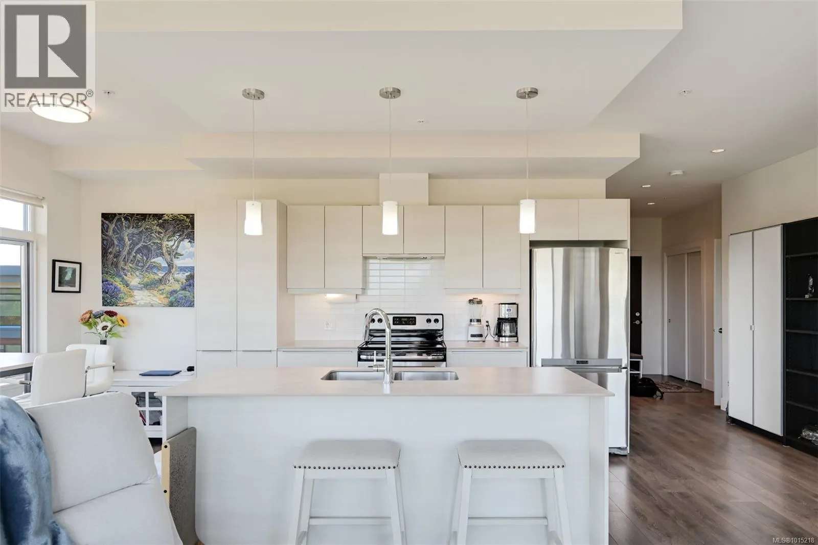 407 3815 Rowland Ave