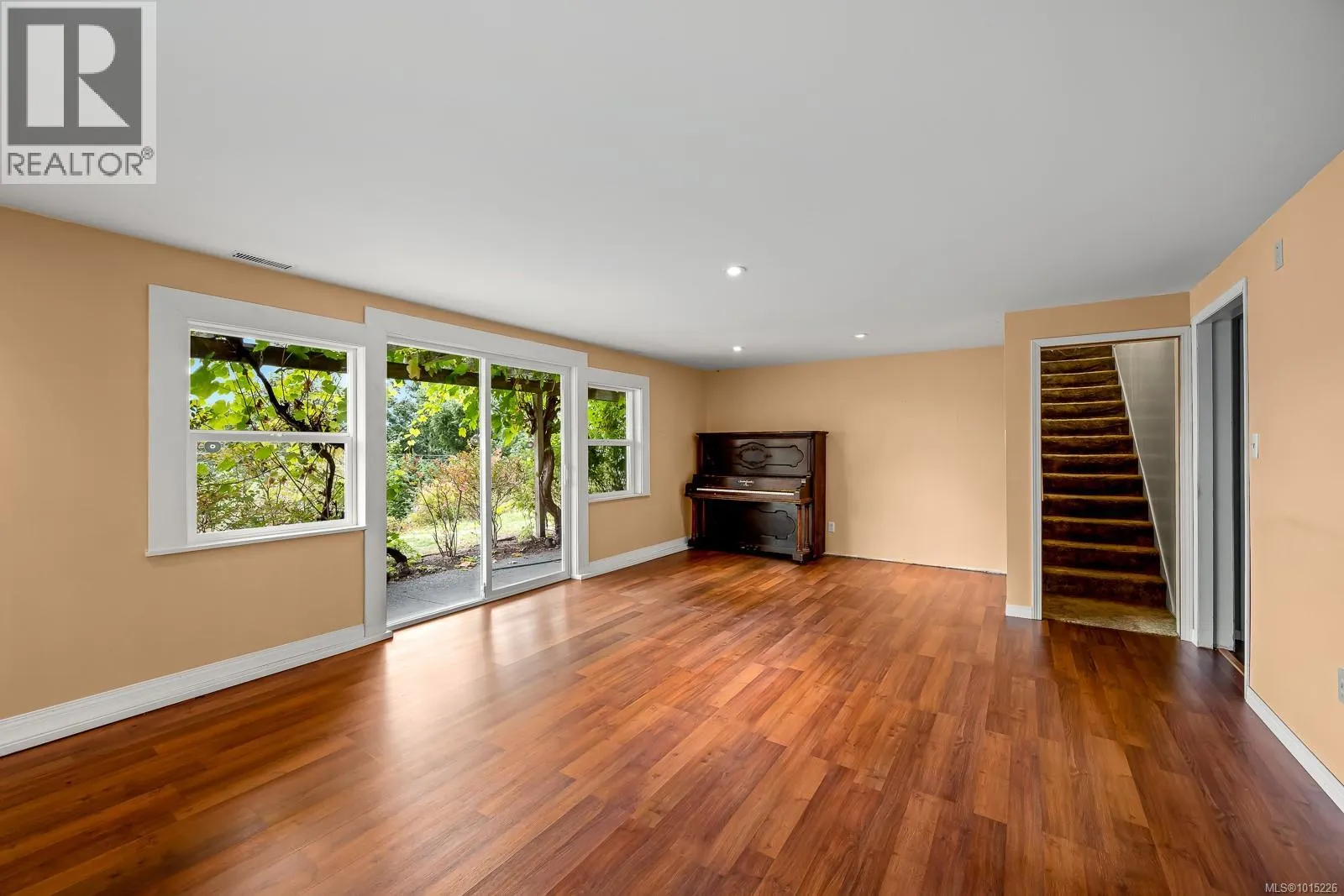1345 Glen Urquhart Dr