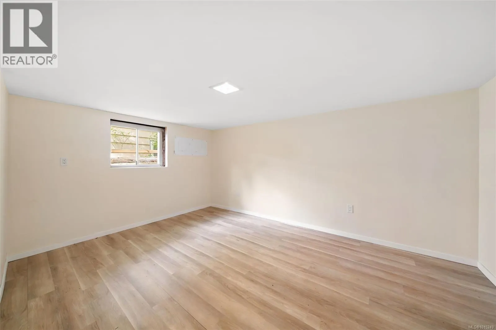 1075 Burnside Rd W