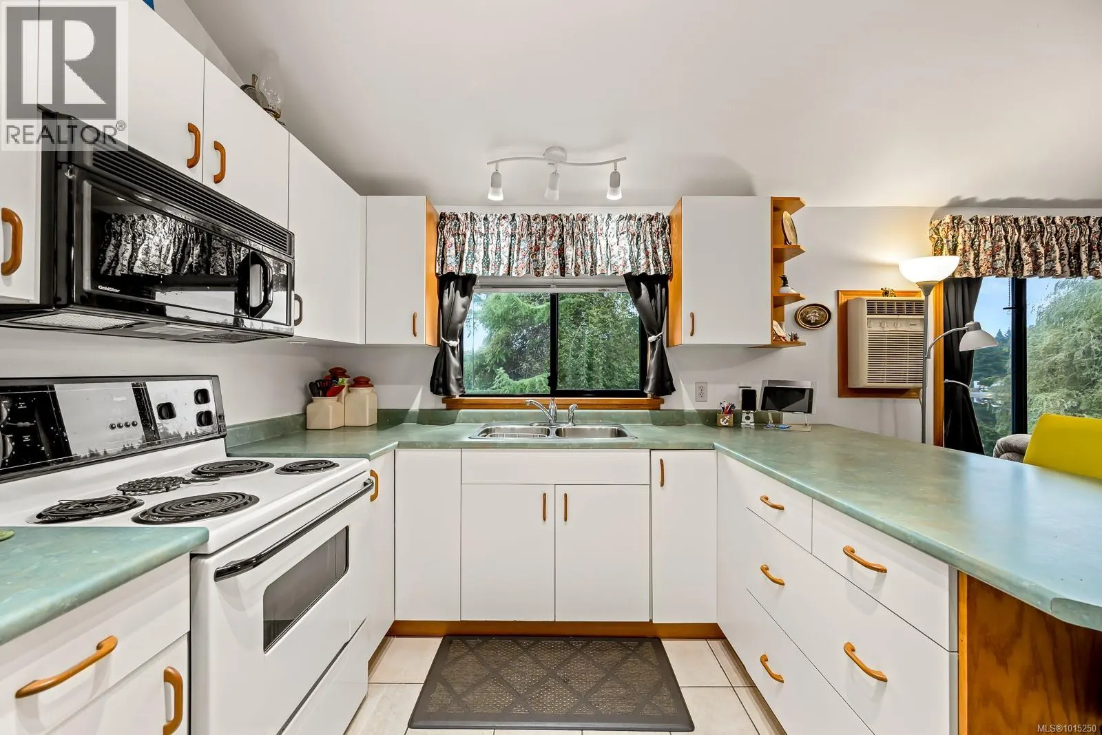 9386 Martin Park Dr