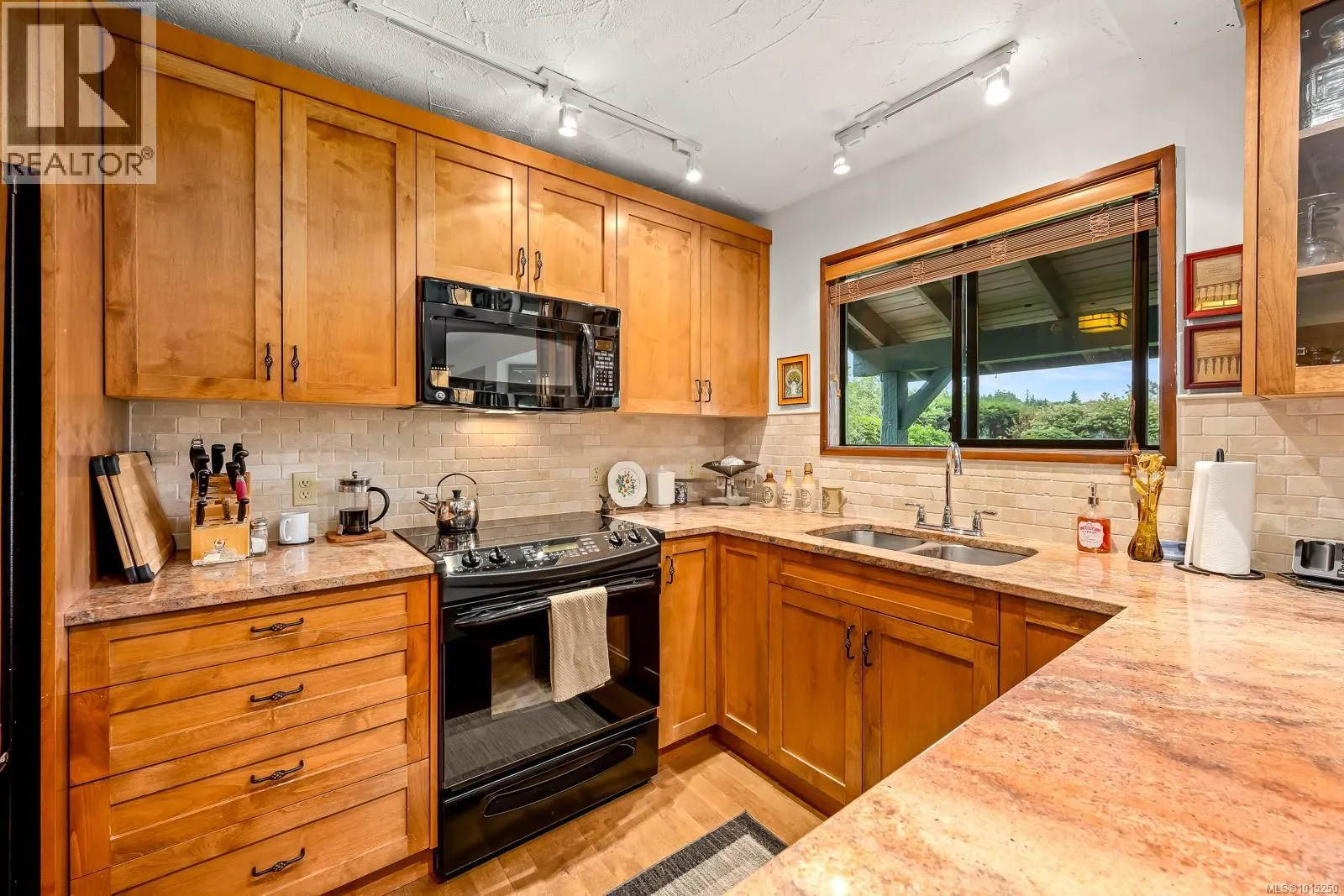 9386 Martin Park Dr