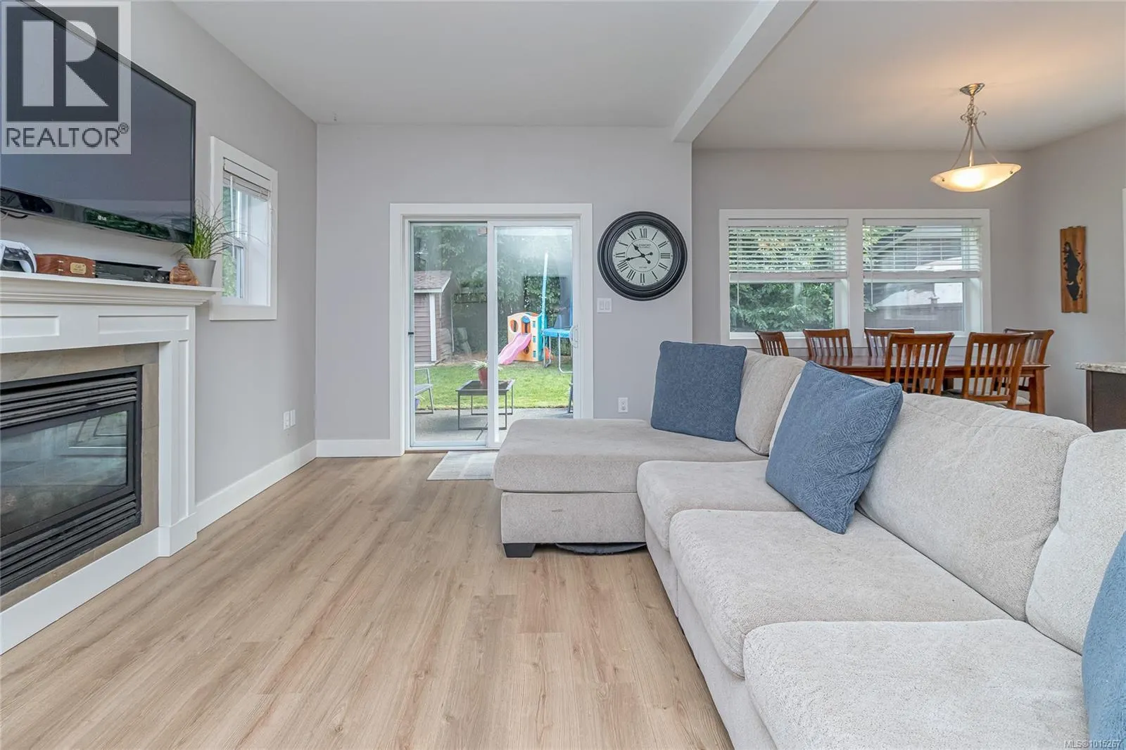 1043 Skylar Cir