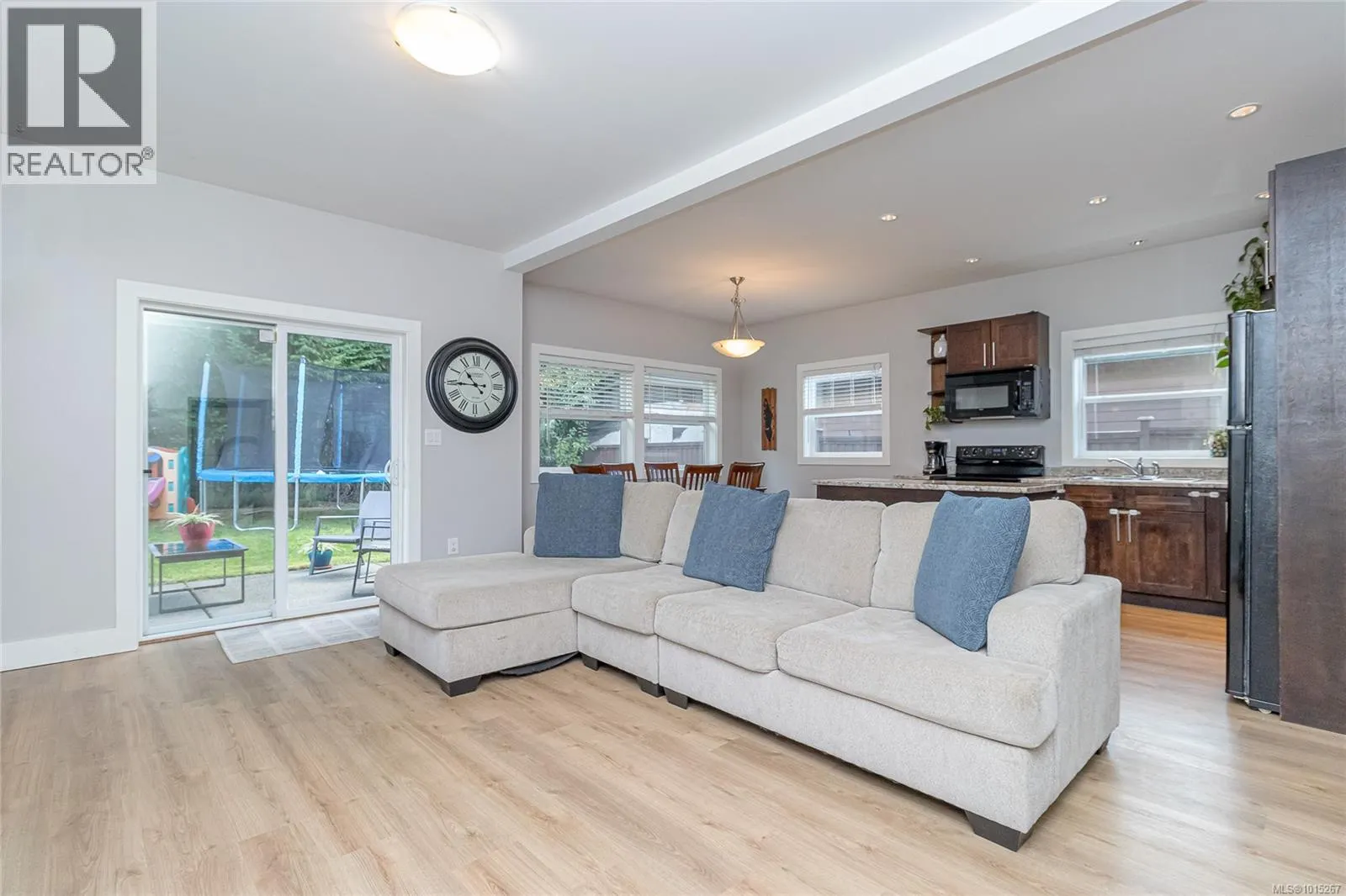 1043 Skylar Cir