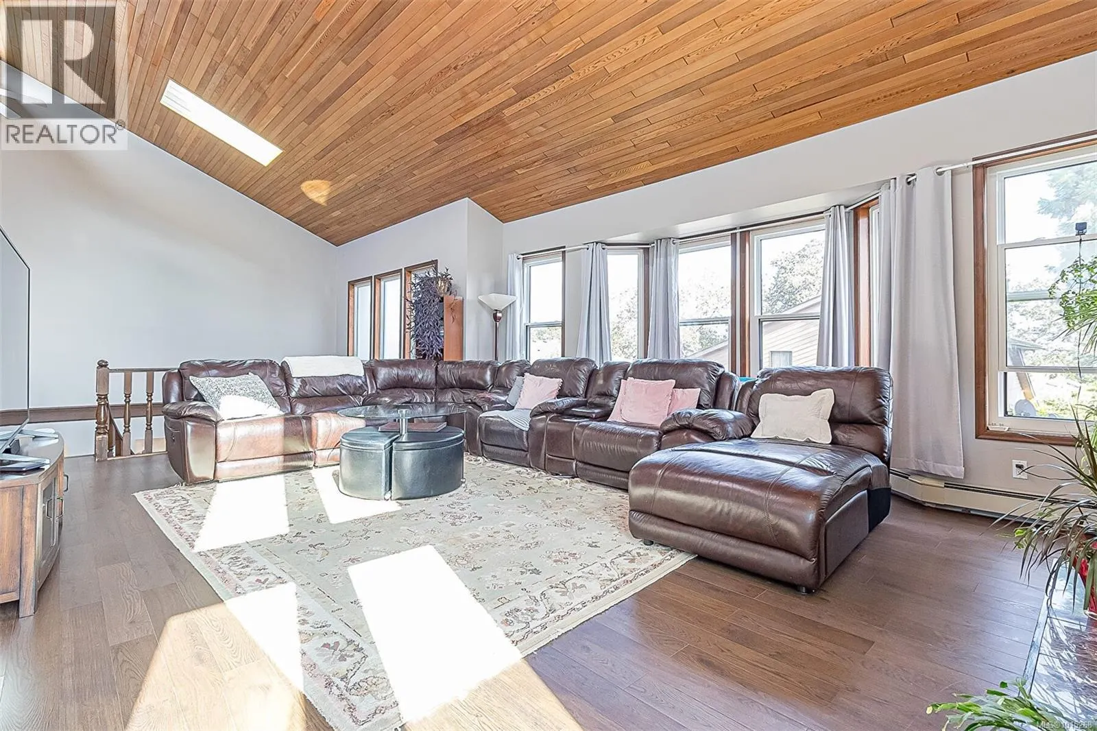 4050 Santa Maria Ave