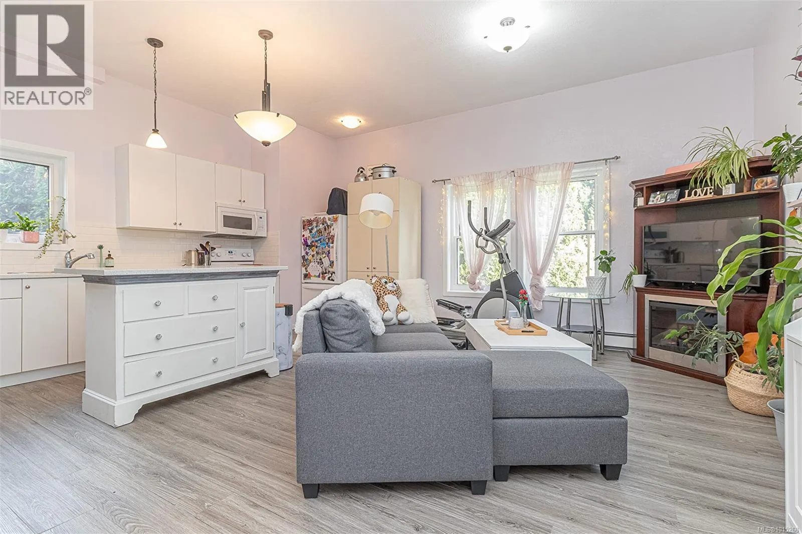 4050 Santa Maria Ave