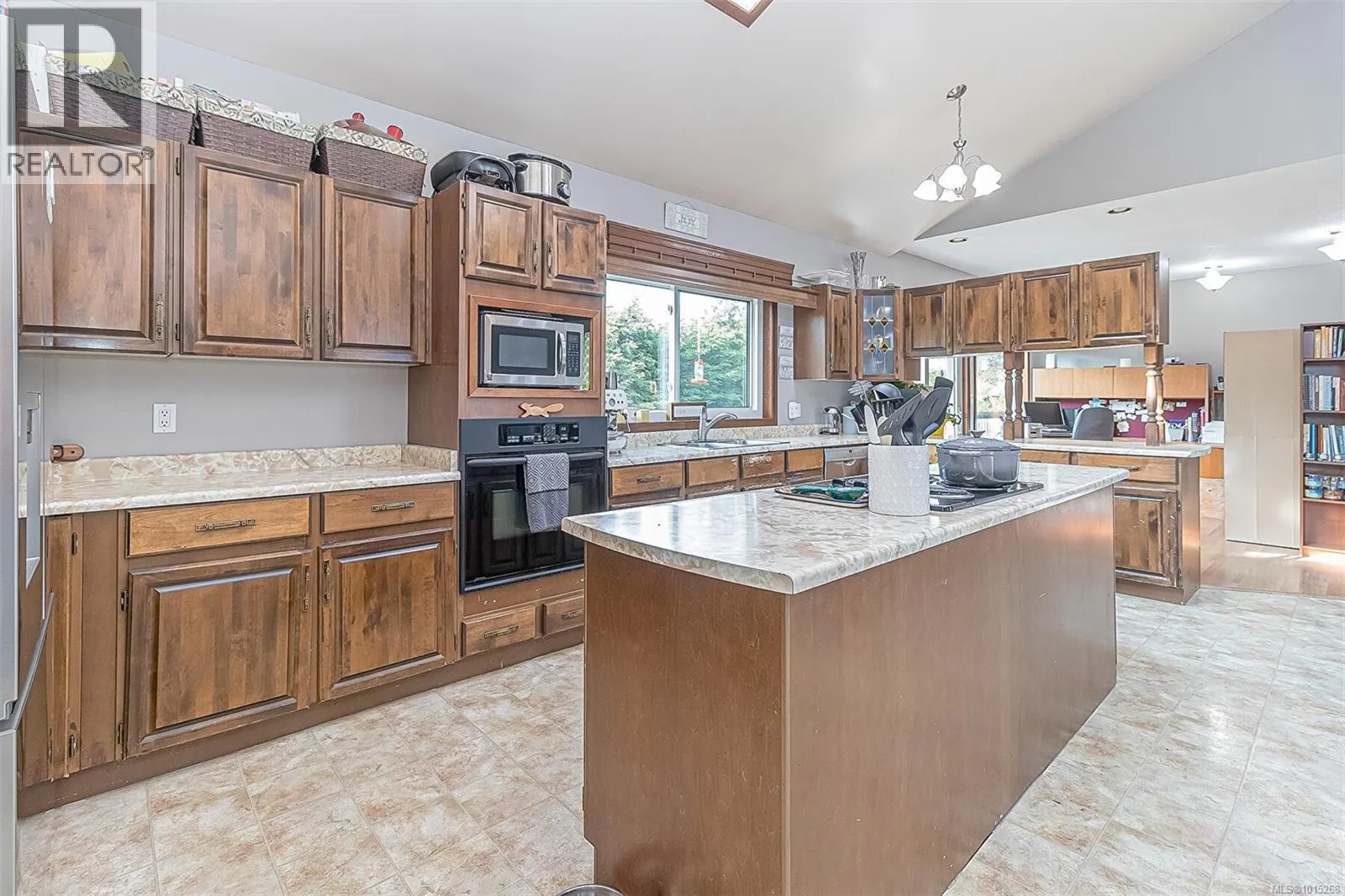 4050 Santa Maria Ave
