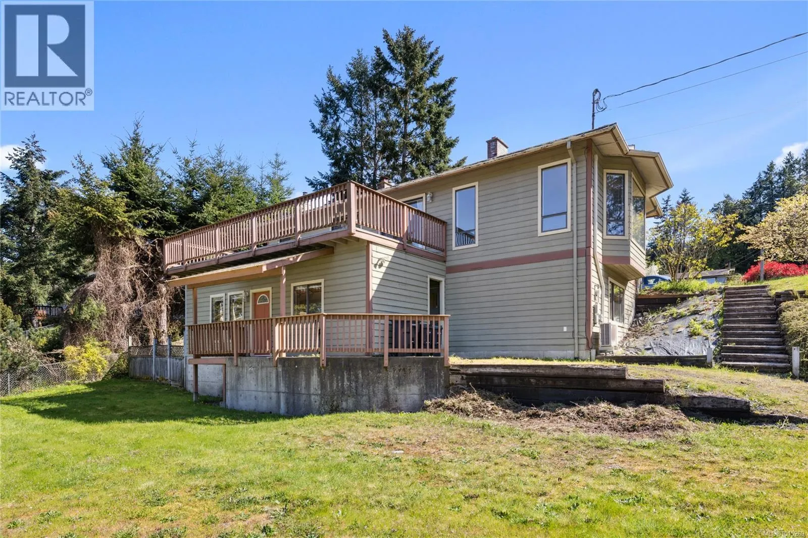 7496 Clark Cres