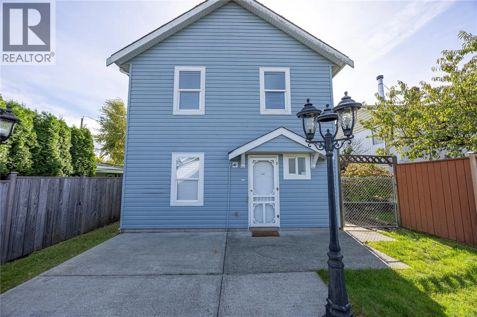 1090 St. David Cres